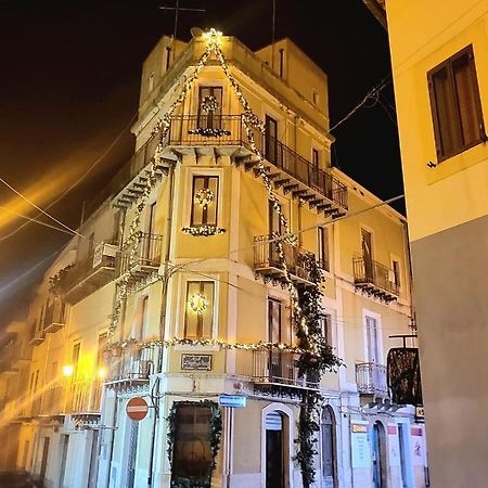 B&B L'Angolo Sulla Piazza Mirabella Imbaccari Dış mekan fotoğraf