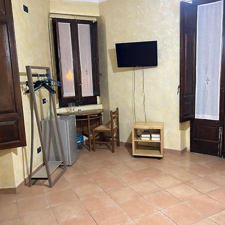 B&B L'Angolo Sulla Piazza Mirabella Imbaccari Dış mekan fotoğraf