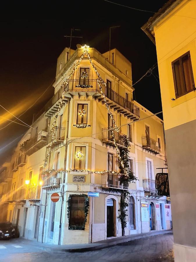 B&B L'Angolo Sulla Piazza Mirabella Imbaccari Dış mekan fotoğraf